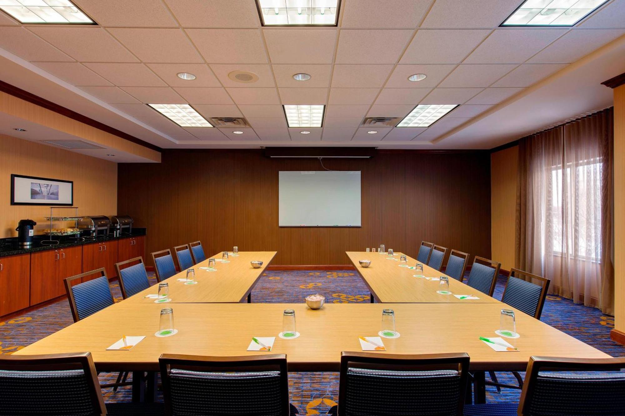 Courtyard By Marriott Chicago Schaumburg/Woodfield Mall מראה חיצוני תמונה