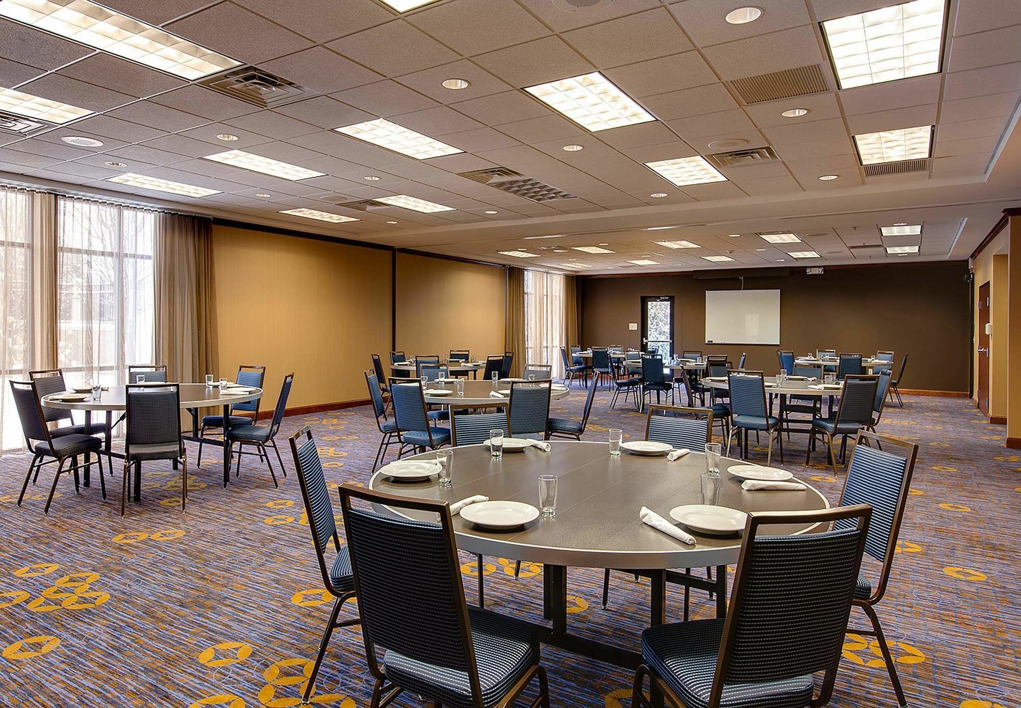 Courtyard By Marriott Chicago Schaumburg/Woodfield Mall מראה חיצוני תמונה